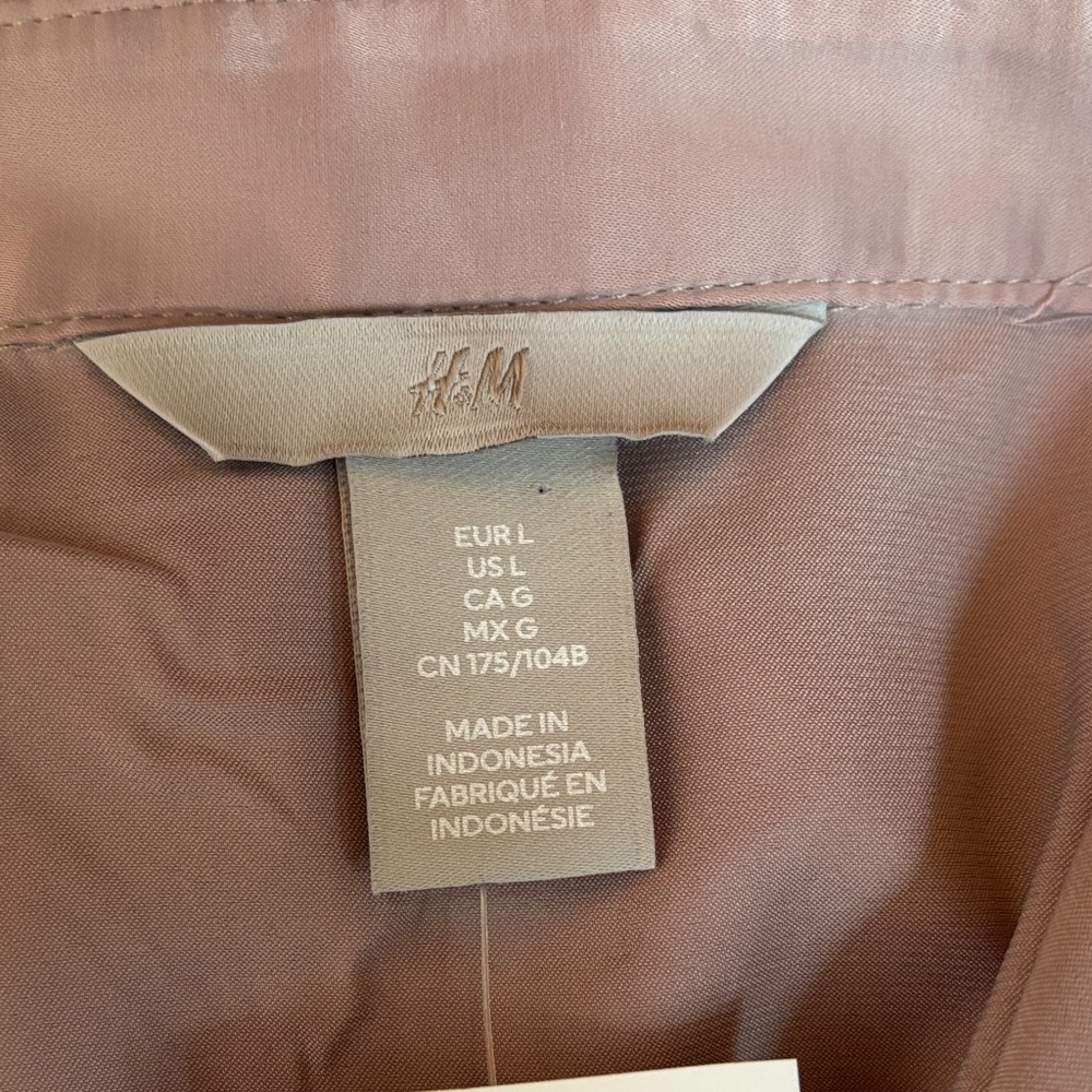 H&M NWT Silky Mauve Button-Up Blouse L - Picture 6 of 8